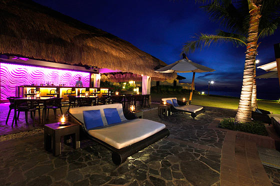 Crimson Resort and Spa Mactan Azure Pool Bar, Lapu-Lapu, Philippines