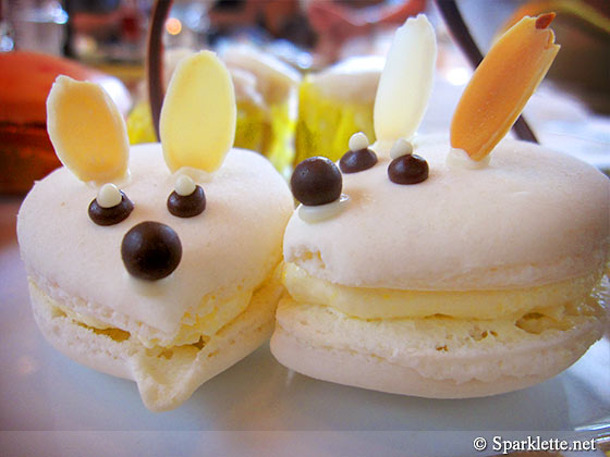 Mouse-shaped macarons
