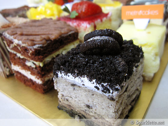 Ebony and Ivory mini Oreo cheesecake from Metrocakes, Singapore