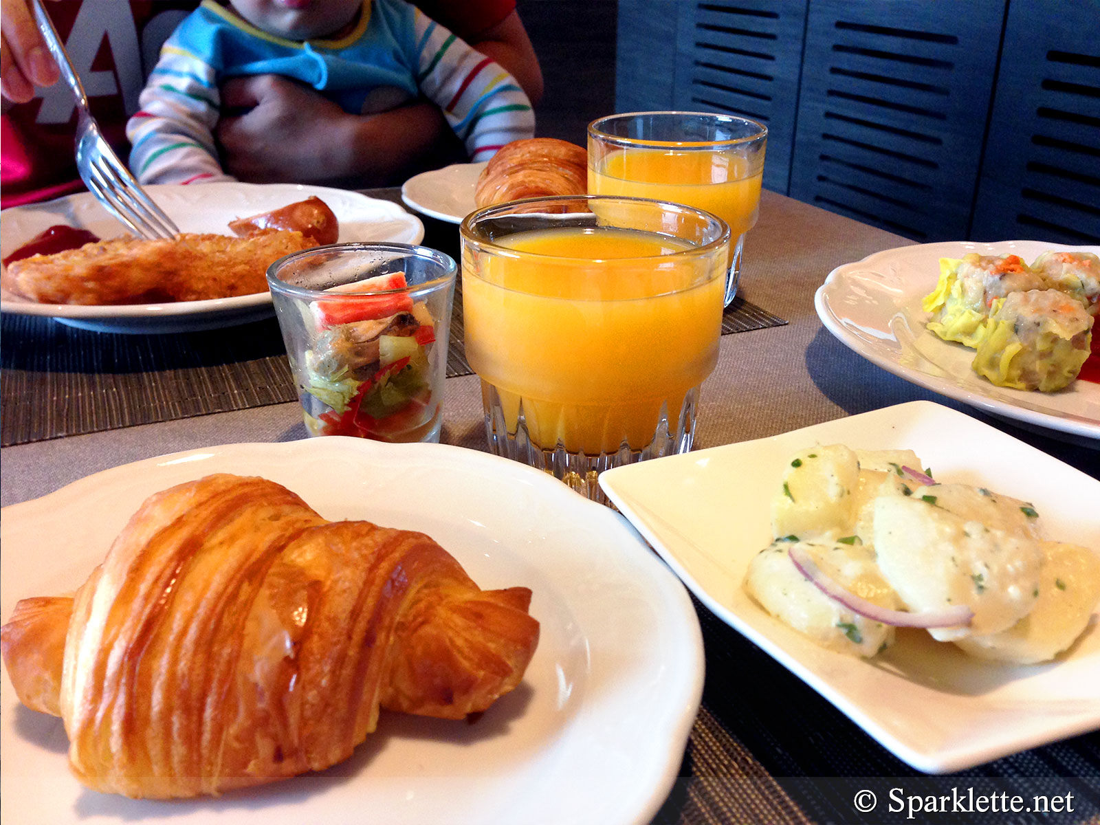 Club Lounge breakfast at Rendezvous Hotel Singapore