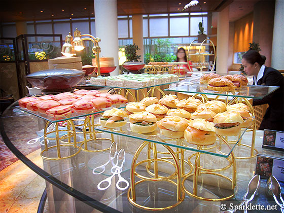The Ritz-Carlton, Millenia Singapore - Chihuly Lounge afternoon tea