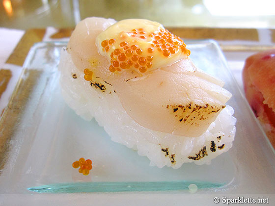 Scallop sushi with Japanese mayonnaise and tobiko