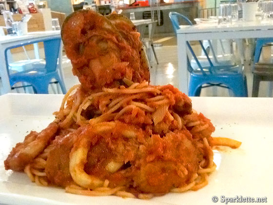 Seafood spaghetti in tomato sauce